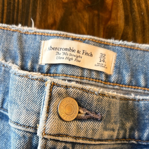 Abercrombie & Fitch light blue 90s Straight high-rise jeans - Picture 2 of 5